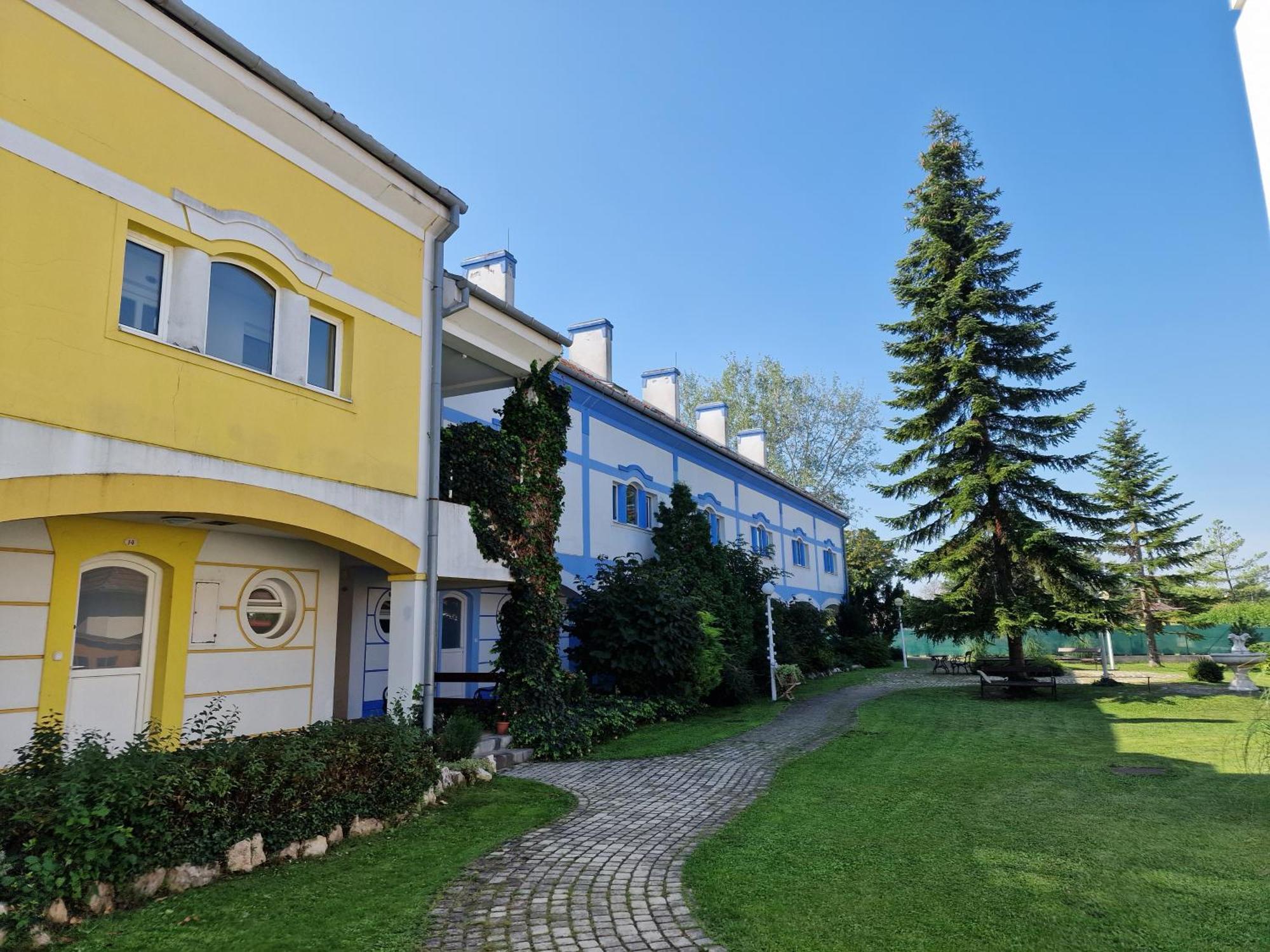 Rozina Apartman Mosonmagyarovar Exterior photo